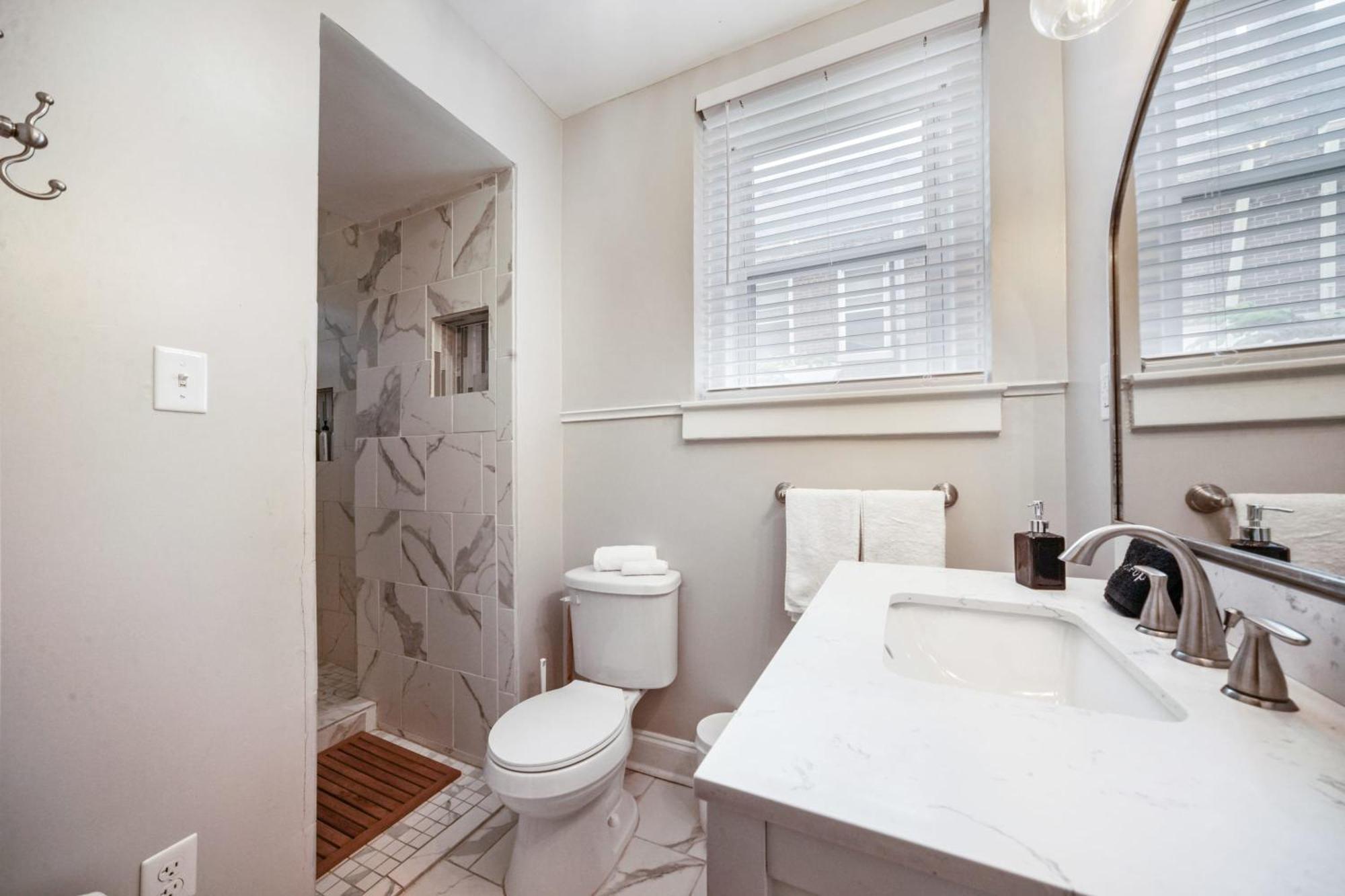Urban Oasis Haven In St Catherine Holiday home Louisville